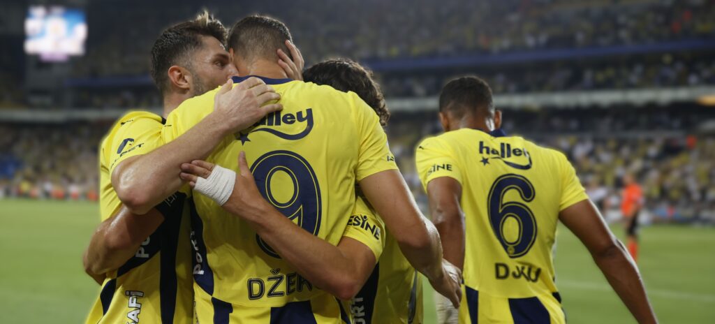 Fenerbahçe 2-1 FC Lugano 2 Ekibimiz, Şampiyonlar Ligi 3. ön eleme turunda Fransa'nın LOSC Lille takımıyla karşılaşacak. Bu turda ilk maç 6 Ağustos tarihinde deplasmanda, rövanş ise 13 Ağustos’ta stadımızda oynanacak.
