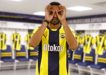 Sevilla’yı 4 yıl 8 taksit işine nasıl ikna ettiniz?' sorusuna cevaben Acun Ilıcalı: 'Taksitli transferlerimize ben de şaşırıyorum. Başkanımız çok sert ve net duruyor. Karşı tarafı ikna etmek bana ve Mario'ya düşüyor. Ancak başkanımız 'Bu şekilde olacak' dedikten sonra o şekilde görüşüyoruz. Ben de seyrediyorum. Karşı tarafa enerjimizle halletmeye çalışıyoruz. Bazen bizim de esnemelerimiz oluyor. Ölümü gösterip, sıtmaya razı ediyoruz diyebilirim. Karşı tarafa negatifle başlıyoruz ve ikna sürecinde avantajlı oluyoruz. Hull City, benim kulübüm biliyorsunuz. Bu konularda ben böyle değilim, başkanımızı takdir ediyorum. Kendi takımım için de öğrenmem gereken şeyler var.'