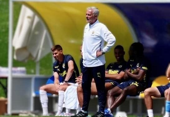 Mourinho'dan 5 futbolcuya tam not 1 Mou, Rade Krunic, Serdar Aziz ve Luan Peres'ten memnun kalmadı. 3 isim hakkındaki son kararını Avusturya'daki ikinci sezon kampında verecek.