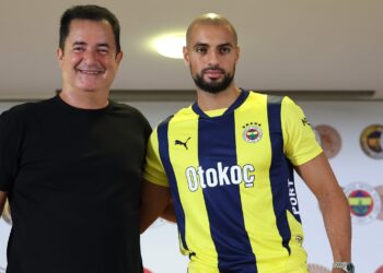Sofyan Amrabat, kendisini sarı lacivert renklere bağlayan sözleşmeye imza attı