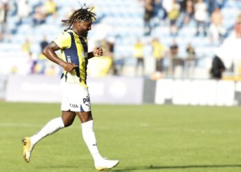 Fenerbahçe, bu sezon ligde çıktığı 5 maçın 4'ünde kalesini gole kapatmış oldu. Öte yandan Fenerbahçemiz, 32 maç üst üste yenilmeyerek Süper Lig'de kulüp rekorunu kırdı.