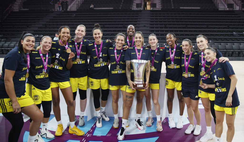 AVRUPA'NIN EN BÜYÜĞÜ FENERBAHÇE OPET: ÜST ÜSTE İKİNCİ KEZ FIBA KADINLAR SÜPER KUPA ŞAMPİYONU 1