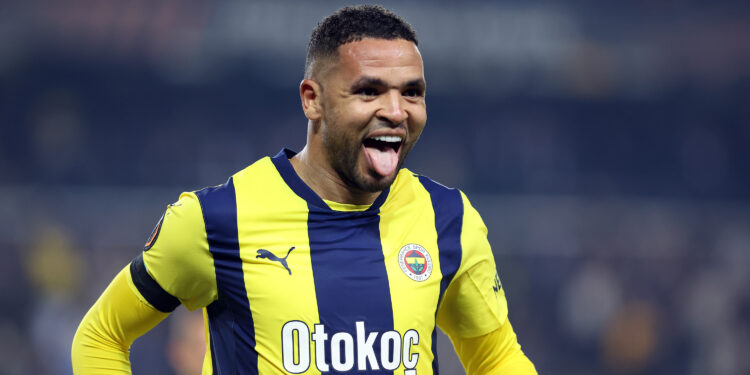 Futbol Takımımız, dün Ankara’da gerçekleştirilen terör saldırısında şehit olan vatandaşlarımız için maça siyah bantla çıktı.