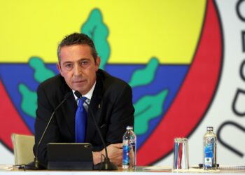 Ali Koç: Fenerbahçeliler karpuz gibi ortadan bölündü. Asıl soru, dışarıdan yıkılmayan Fenerbahçe, şimdi içeriden mi yıkılacak?
