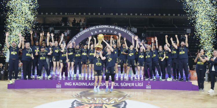 ŞAMPİYON FENERBAHÇE OPET 5 ŞAMPİYON FENERBAHÇE OPET 1