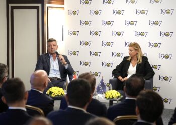 Hakan Bilal Kutlualp, Sadettin Saran lehine adaylıktan çekildiğini açıkladı