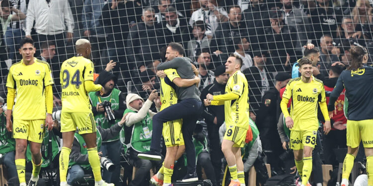 Beşiktaş 2-3 Fenerbahçe (2-0'dan 3-2) 5 Beşiktaş 2-3 Fenerbahçe (2-0'dan 3-2) 1