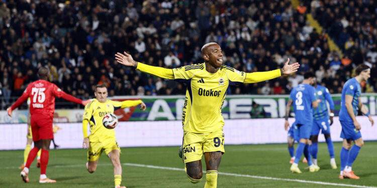 Çaykur Rizespor 2-5 Fenerbahçe 5 Çaykur Rizespor 2-5 Fenerbahçe 1