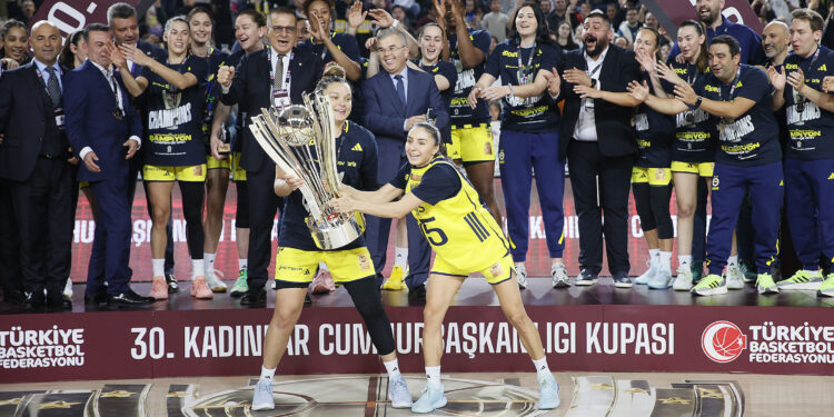 30. CUMHURBAŞKANLIĞI KUPASI FENERBAHÇE OPET’İN 5 30. CUMHURBAŞKANLIĞI KUPASI FENERBAHÇE OPET’İN 1
