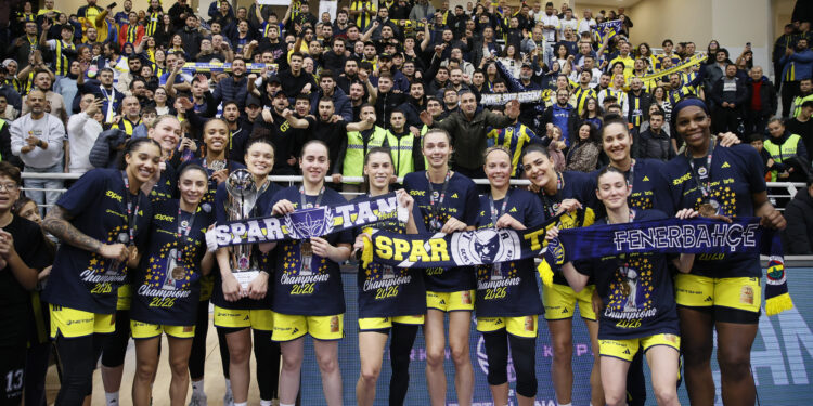 HALKBANK KADINLAR TÜRKİYE KUPASI’NDA ŞAMPİYON FENERBAHÇE OPET 1