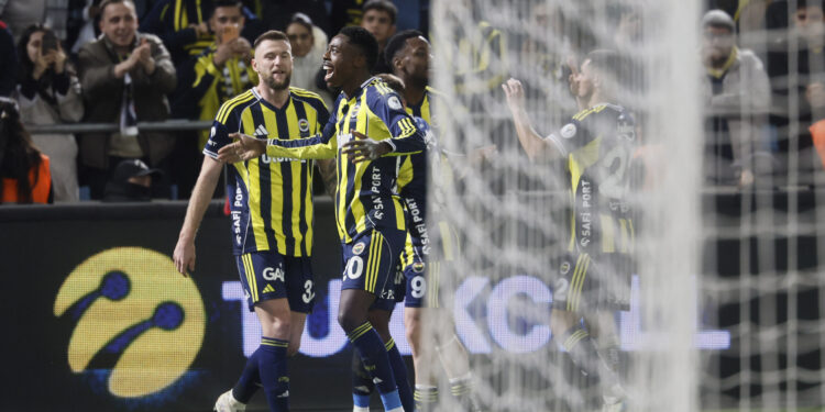 Fenerbahçemiz, Turkcell Süper Kupa’da finale yükseldi 5 Fenerbahçemiz, Turkcell Süper Kupa’da finale yükseldi 1
