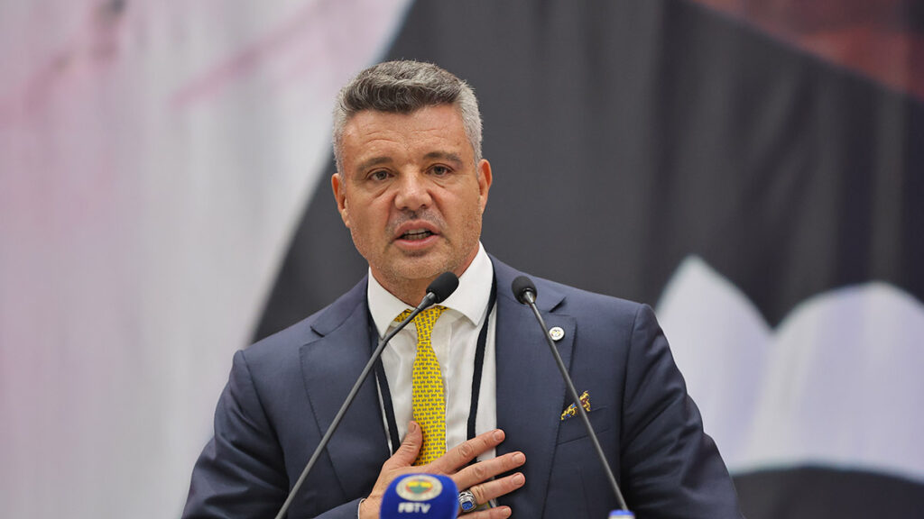 Başkanımız Sadettin Saran: "Sakin kalacağız, birlikte duracağız, doğru adımları atacağız, inanacağız, birbirimize güveneceğiz ve sonunda Fenerbahçe'yi olması gereken yere taşıyıp hep birlikte şampiyon olacağız!" 1