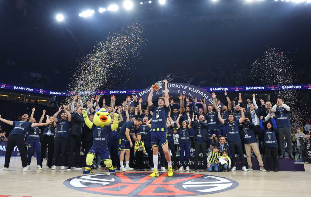 FENERBAHÇE BEKO, ÜST ÜSTE ÜÇÜNCÜ, TOPLAMDA ONUNCU KEZ TÜRKİYE KUPASI ŞAMPİYONU 1