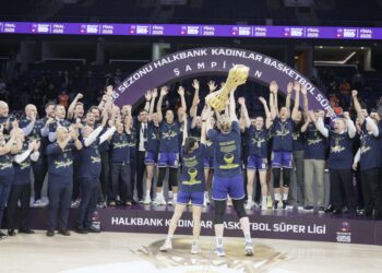 FENERBAHÇE OPET NAMAĞLUP ŞAMPİYON