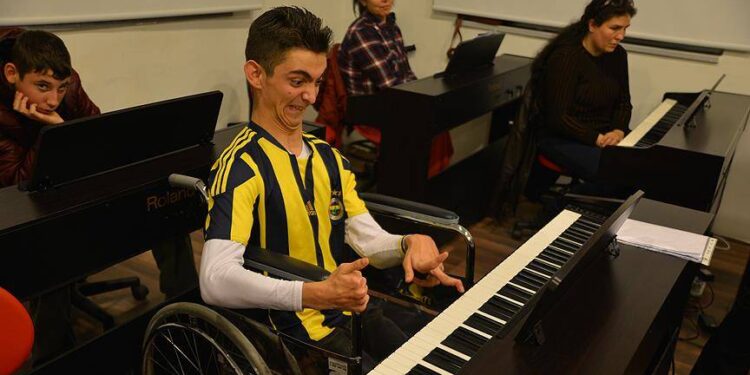 Erdinç Yılmaz, Fenerbahçe aşkını notalarla anlatıyor 1
