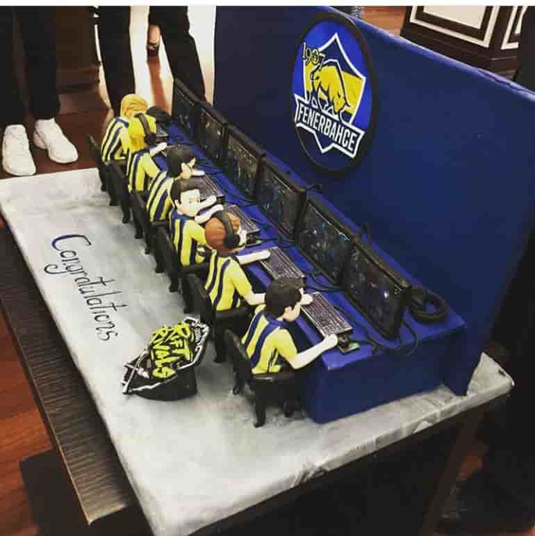 Ali Koç, Fenerbahçe Espor Takımını ziyaret etti 6
