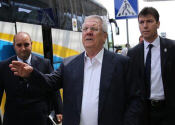 Aziz Yıldırım yalnız bırakmadı