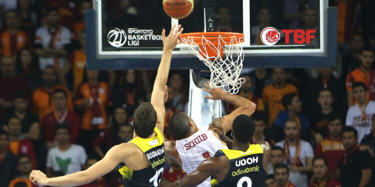 Galatasaray Odeabank 80-63 Fenerbahçe 5 Galatasaray Odeabank 80-63 Fenerbahçe 1