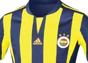 Fenerbahçe’ye yeni çubuklu forma!