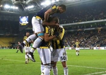 Fenerbahçe, Kadıköy’de 10 kişiyle turladı