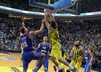Nikola Kalinic’in Smacı Euroleague’de Haftanın Hareketi Seçildi