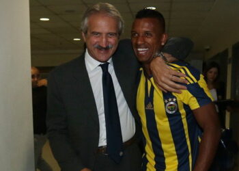 Luis Nani İmzayı Attı